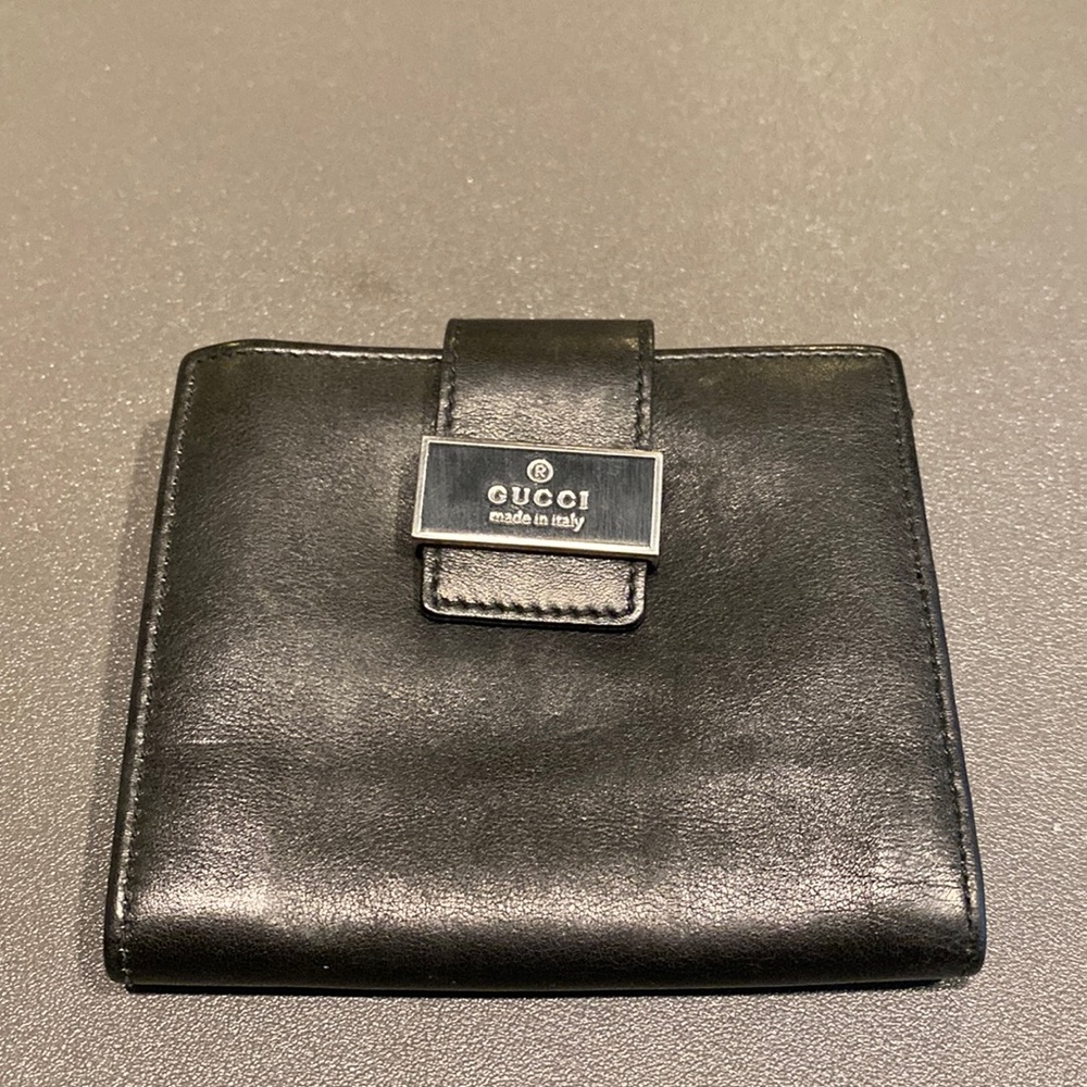 Gucci leather bifold wallet